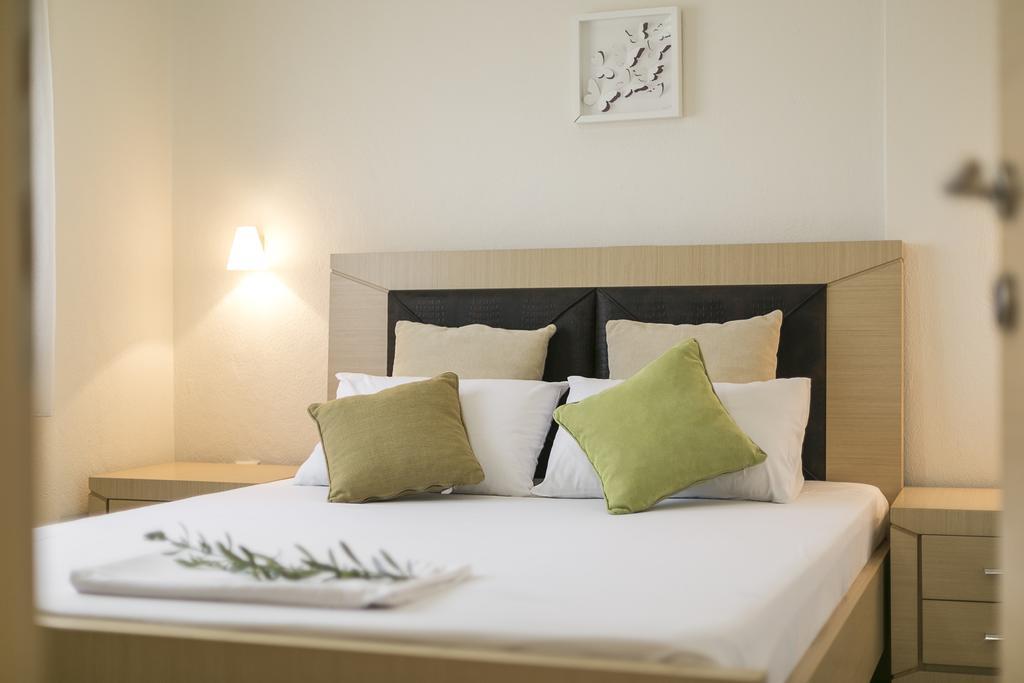 Olive Tree Apartments Fourka Exterior foto