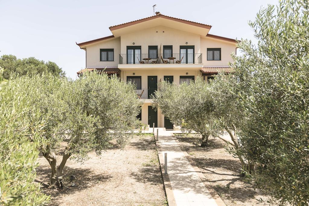 Olive Tree Apartments Fourka Exterior foto