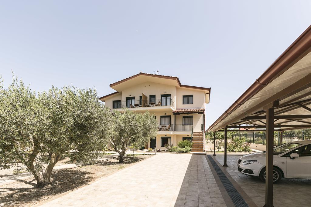 Olive Tree Apartments Fourka Exterior foto